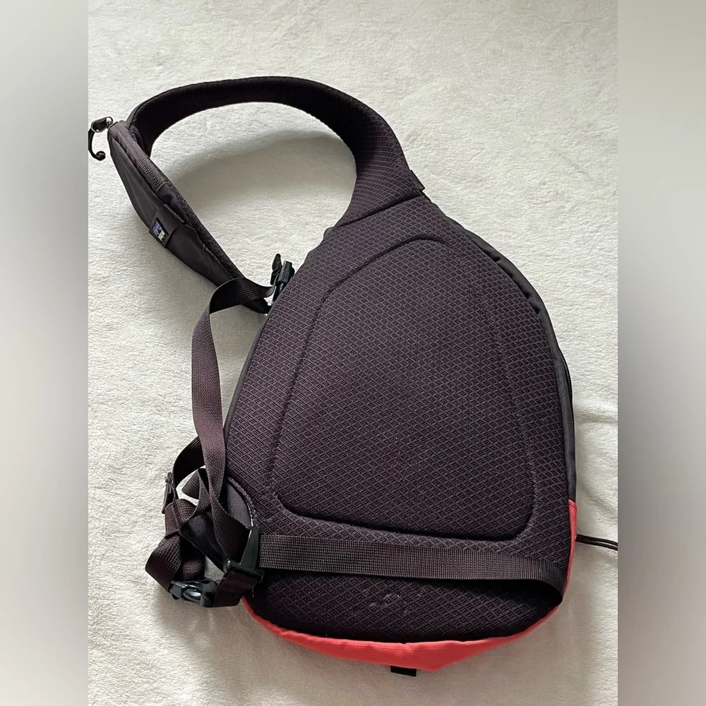 Patagonia 8L Atom Sling Bag
